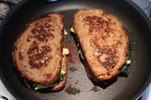 Grilled cheese oeuf et épinards : Étape 11