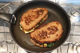 Grilled cheese oeuf et épinards : Étape 9