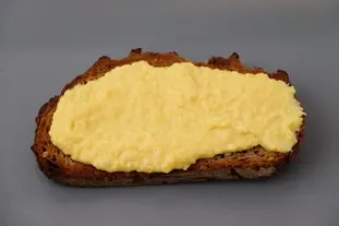 Tartine aux poireaux et œufs brouillés : Étape 8