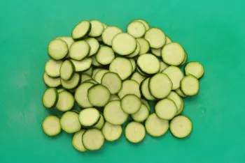 Tartines gratinées aux courgettes et tomates : Étape 1