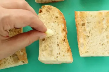 Tartines gratinées aux courgettes et tomates : Étape 10