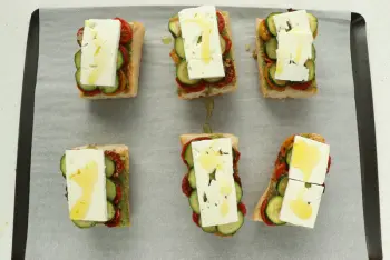 Tartines gratinées aux courgettes et tomates : Étape 14