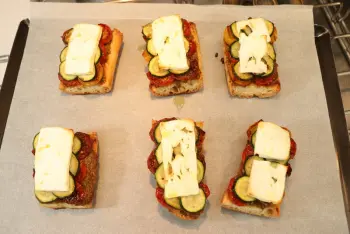 Tartines gratinées aux courgettes et tomates : Étape 15