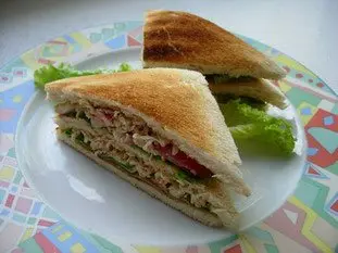 Sandwichs club au crabe et saumon fumé