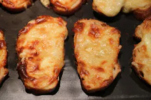 Mini toasts fromage et moutarde