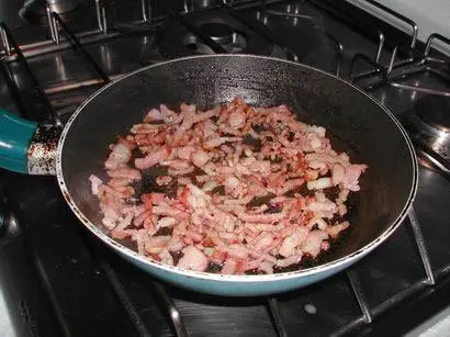 Petits roulés aux lardons et fromage : Étape 1