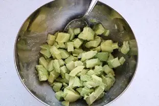 Avocat aux crevettes sautées : Étape 1