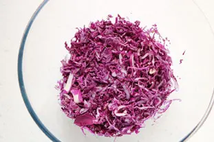 Salade de chou rouge aux amandes torréfiées : Étape 1