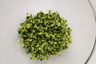 Salade au concombre, avocat et moules : Étape 1