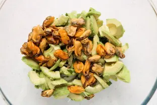 Salade au concombre, avocat et moules : Étape 4