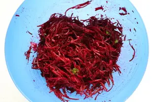 Salade de betteraves à la polonaise : Étape 7