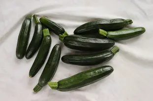 Rémoulade de petites courgettes au thon : Étape 1