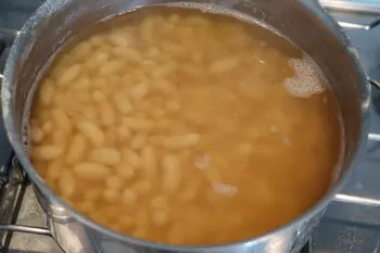 Salade tiède de haricots blancs et truite fumée : Étape 2