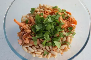 Salade tiède de haricots blancs et truite fumée : Étape 9