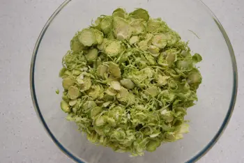 Salade de Bruxelles, à la truite fumée et Comté : Étape 1