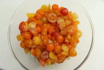 Salade de tomates cerises, salade verte et copeaux de parmesan : Étape 5