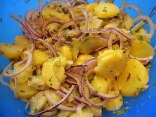 Salade tiède de pommes de terre et artichauts violets