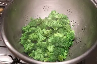 Salade tiède de brocoli au thon : Étape 2