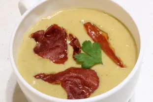 Soupe rustique aux poireaux et choux de Bruxelles