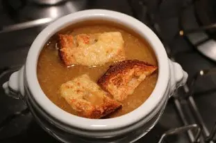Soupe à l'oignon gratinée