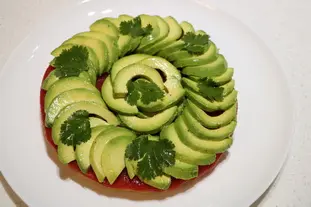 Tarte fine, gelée de tomates et avocat