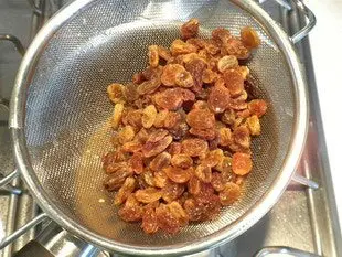 Pains briochés aux raisins : Étape 1