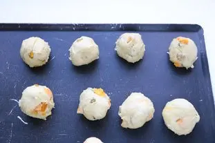 Petites brioches pistache-abricot : Étape 7