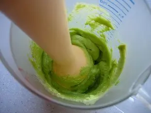 Le noyau d'avocat empêche de noircir : Étape 1