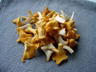 Poêlée de Saint-Jacques et Chanterelles, sauce au Noilly : Étape 3