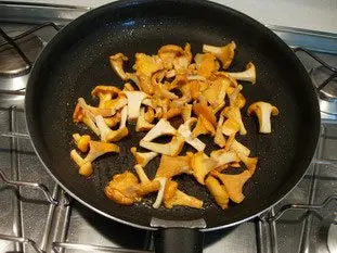 Poêlée de Saint-Jacques et Chanterelles, sauce au Noilly : Étape 4