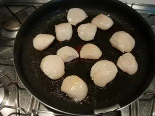 Poêlée de Saint-Jacques et Chanterelles, sauce au Noilly : Étape 6