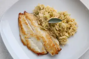 Filets de poissons grillés, chou étuvé au Noilly