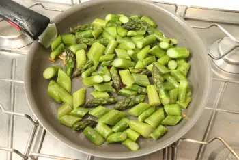 Filet de lieu aux asperges vertes et amandes : Étape 7
