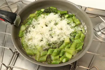 Filet de lieu aux asperges vertes et amandes : Étape 8