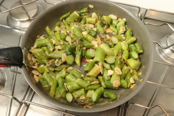 Filet de lieu aux asperges vertes et amandes : Étape 9