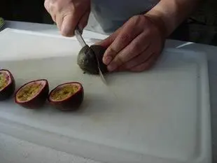 Comment extraire le jus de fruits de la passion : Étape 1