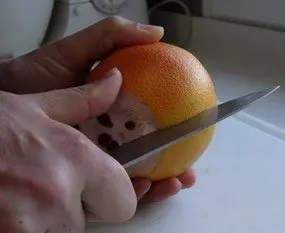 Comment peler à vif un fruit  : Étape 2