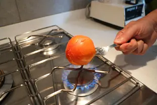 Comment éplucher des tomates à la flamme : Étape 4