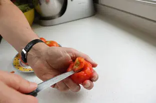 Comment éplucher des tomates à la flamme : Étape 6