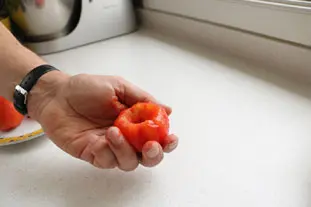 Comment éplucher des tomates à la flamme : Étape 7