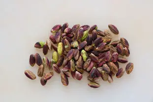 Comment éplucher (monder) des pistaches : Étape 1