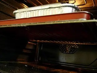 Il ne faut pas mettre une barquette alu direct dans le four : Étape 2