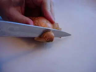 Comment préparer un oignon ou une échalote : Étape 2