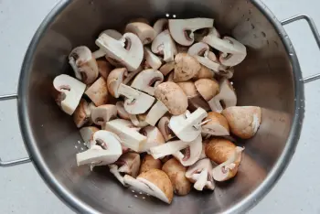 Escalope de porc aux champignons et crème à la sauge : Étape 1