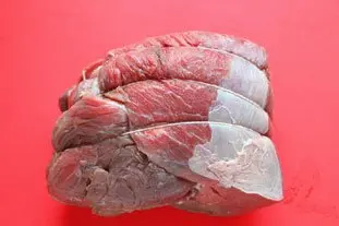 Belle pièce de viande confite et légumes fondants en cocotte lutée : Étape 3