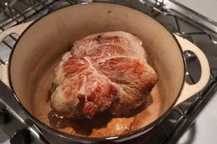 Belle pièce de viande confite et légumes fondants en cocotte lutée : Étape 4