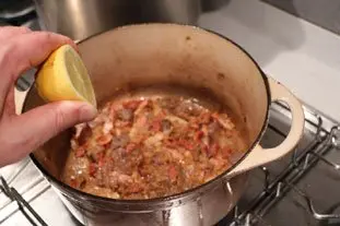 Belle pièce de viande confite et légumes fondants en cocotte lutée : Étape 8