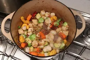 Belle pièce de viande confite et légumes fondants en cocotte lutée : Étape 9