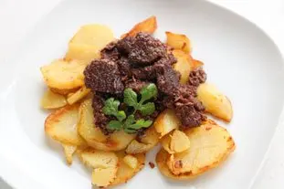 Viande braisée au vin rouge réduit