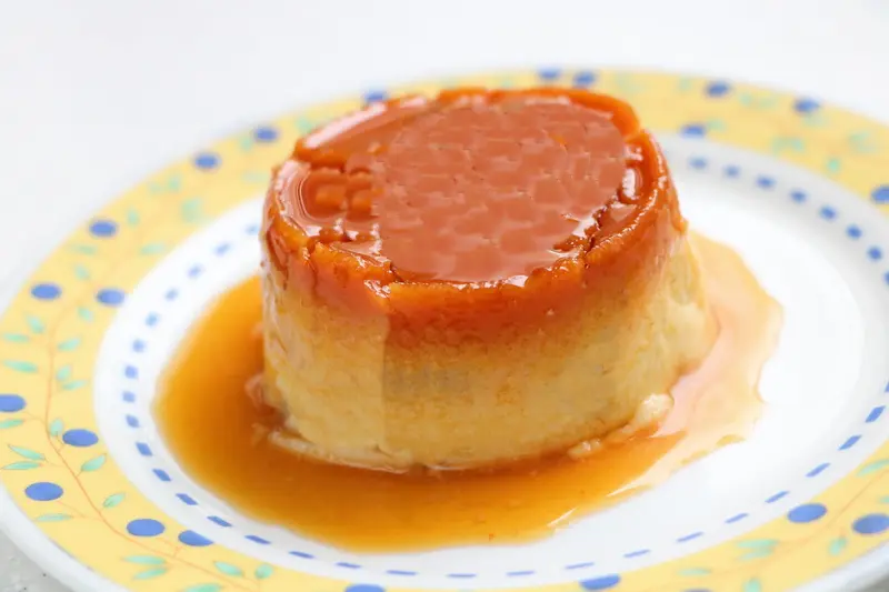 Gâteau de semoule caramel et raisins